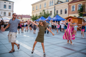 Letnia potańcówka na Rynku